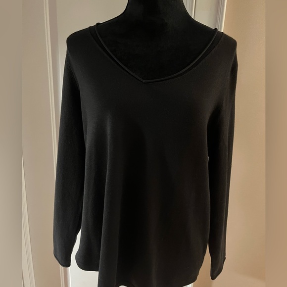 NWT Chico’s V Neck Lightweight Pullover Sweater - Picture 1 of 4